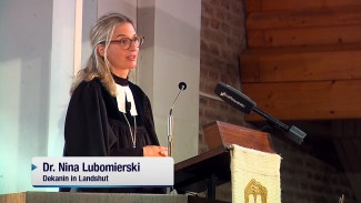Dekanin Dr. Nina Lubomierski